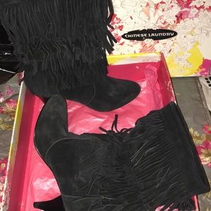 👠♥️ Fringe Booties